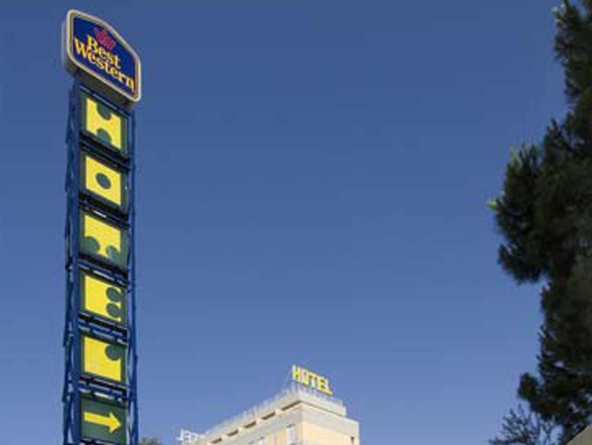 Hr Hotel 4*